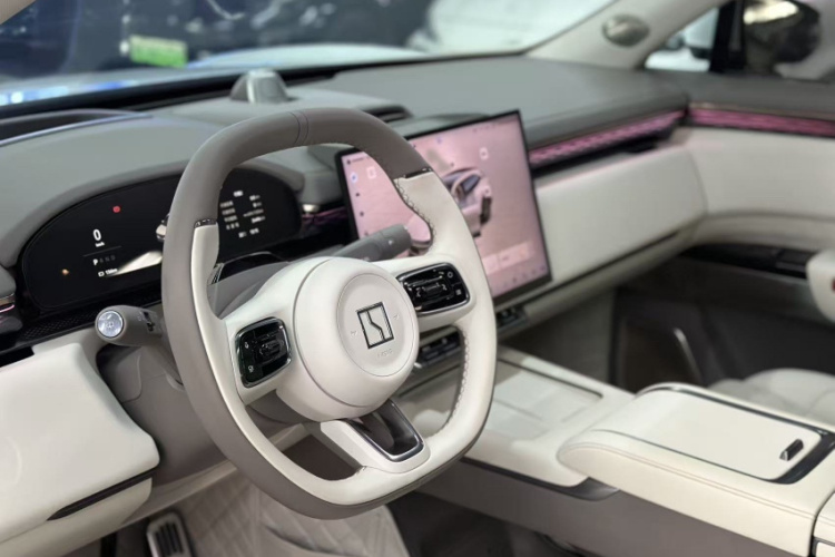 Zeekr 7X 2025 car image #27
