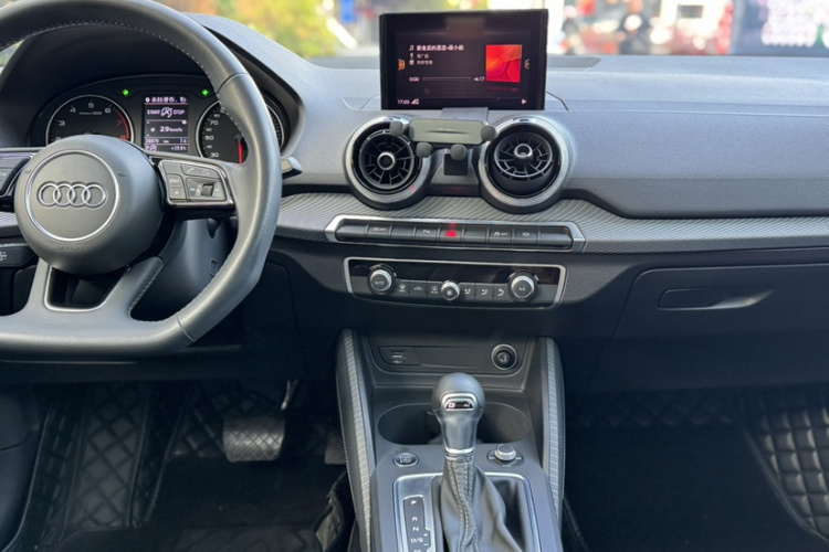 Q2L 2022 car image #27
