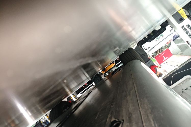 特斯拉 Model Y L 2025 汽车图片 #27