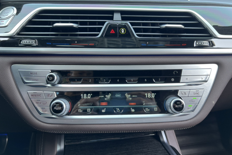 BMW 7 Series 2020 immagine di auto #27