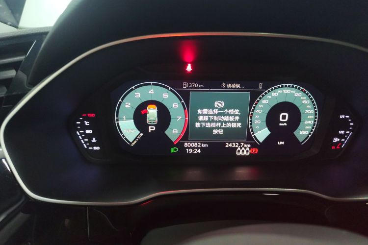 Audi Q3 2019 car image #27