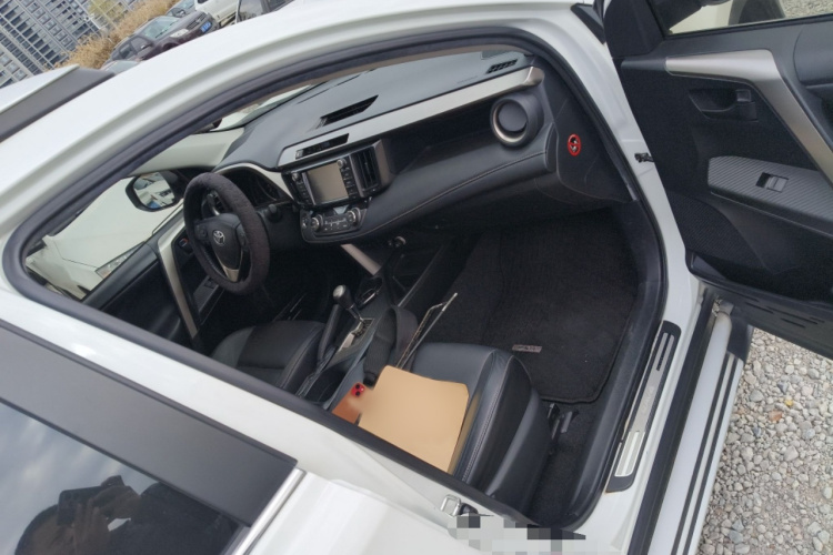 Toyota RAV4 2015 #27 Toyota RAV4 2015 car image #27