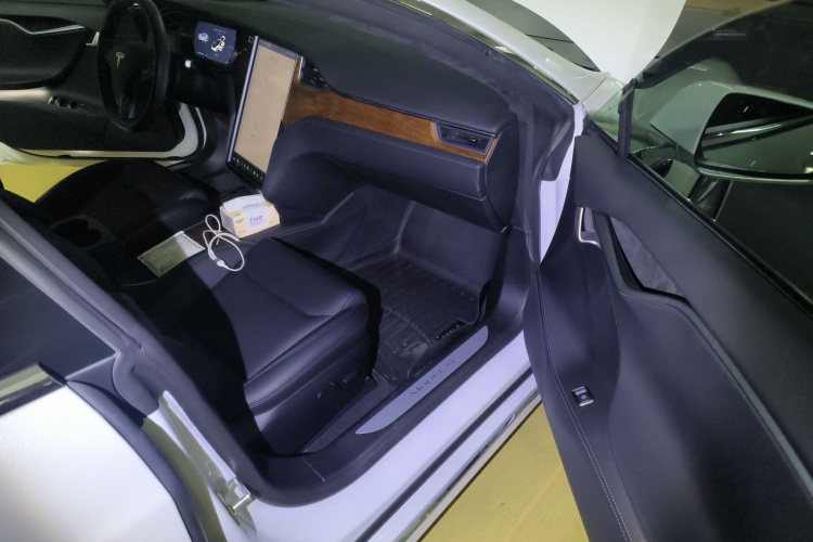 Tesla Model S 2020 car image #27