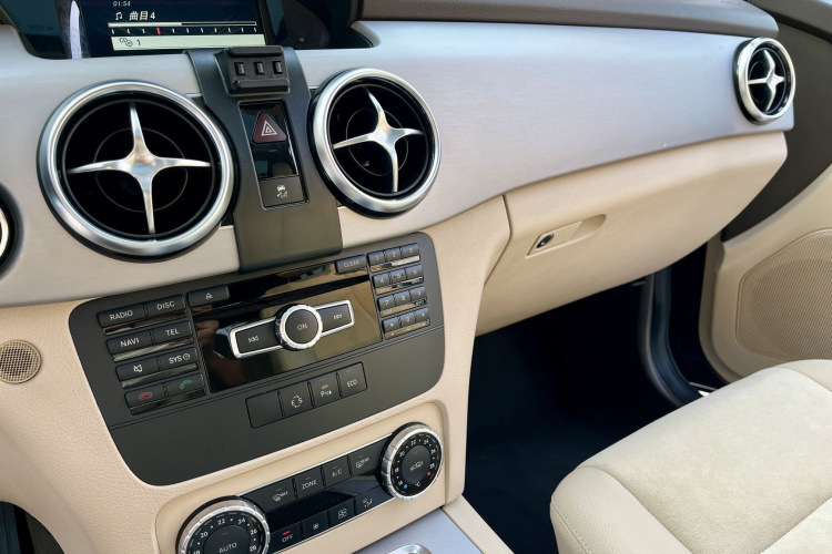 Mercedes-Benz GLK Class 2015 car image #27