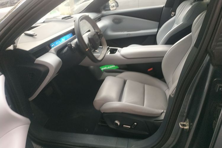 Lynk & Co 2025 car image #27