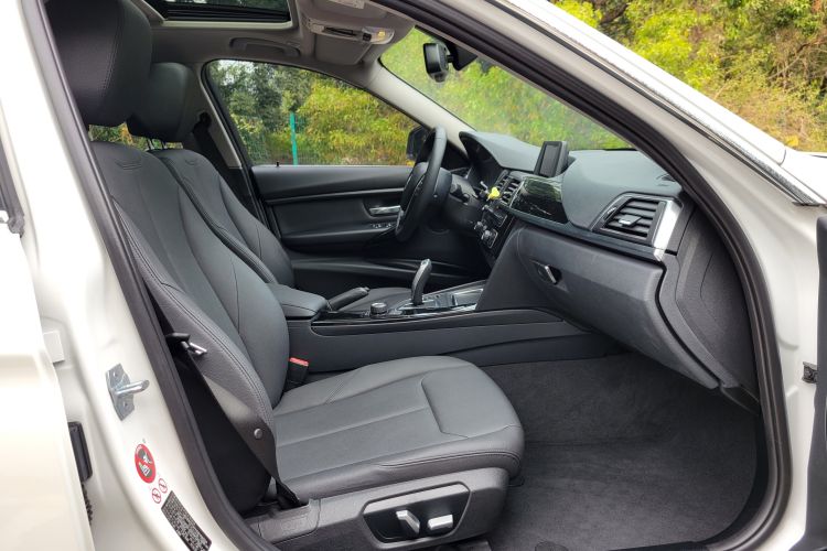 BMW 3 Series 2017 car image #27