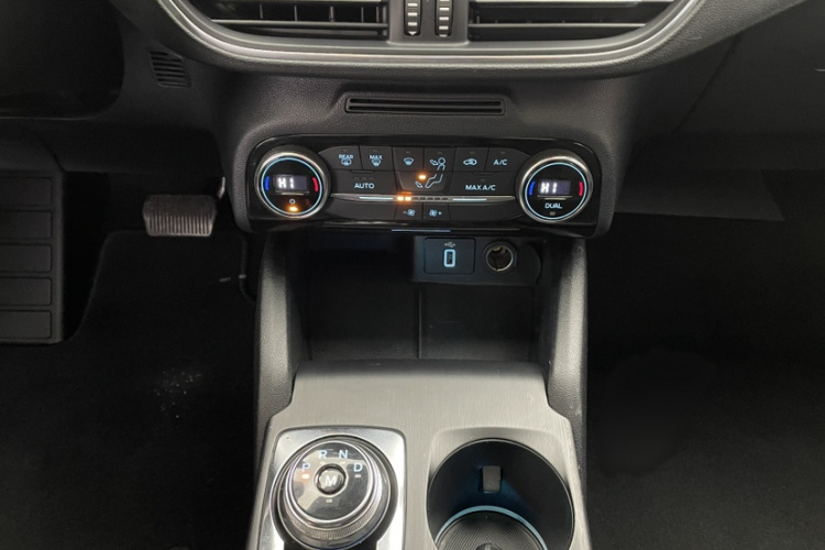 Ford Focus Active 2020 #27 Ford Focus Active 2020 صورة سيارة #27