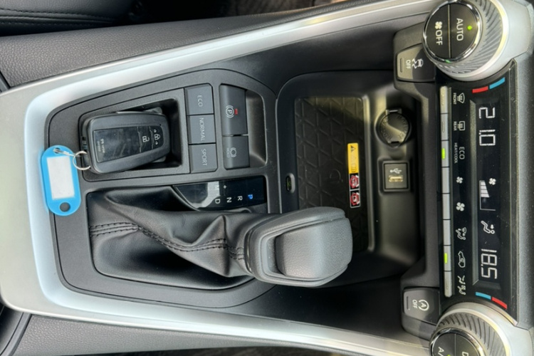 Toyota RAV4 2023 #27 Toyota RAV4 2023 car image #27