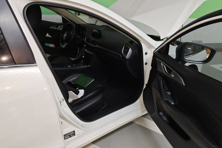 Mazda 3 Axela 2017 car image #27