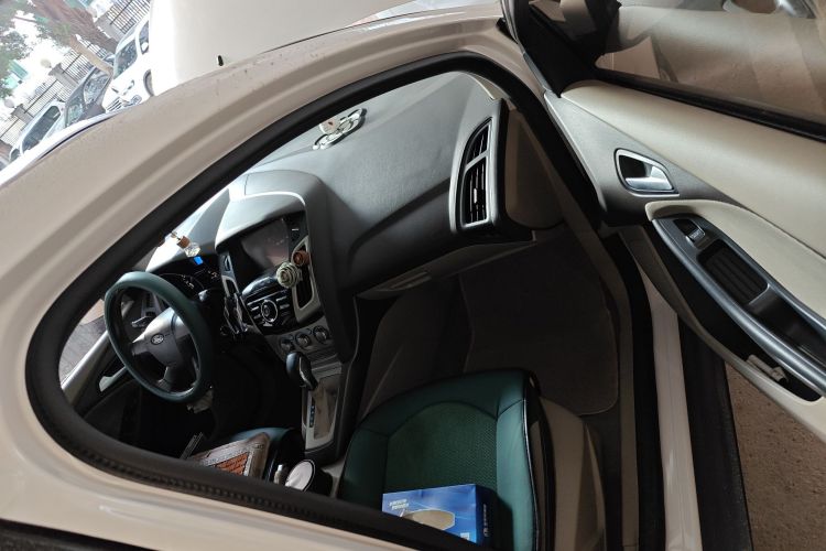 Ford Focus 2015 #27 Ford Focus 2015 car image #27