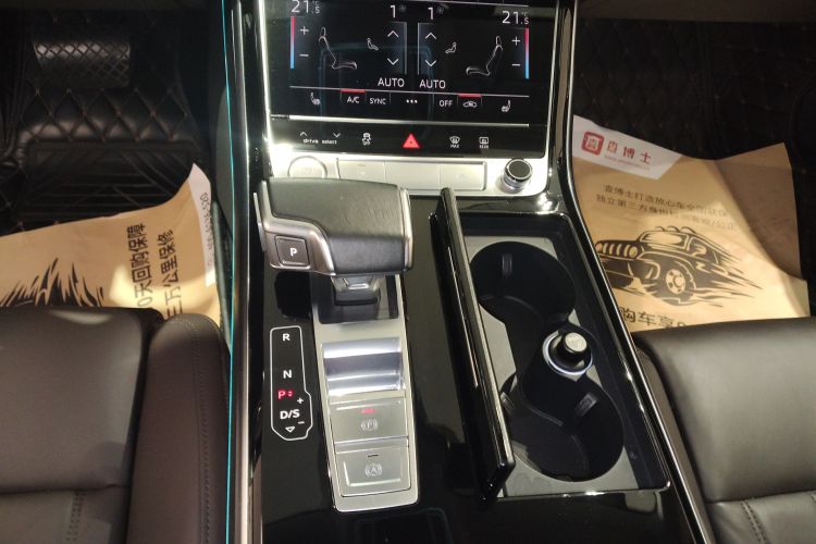 Audi A8 2020 imagem de carro #27