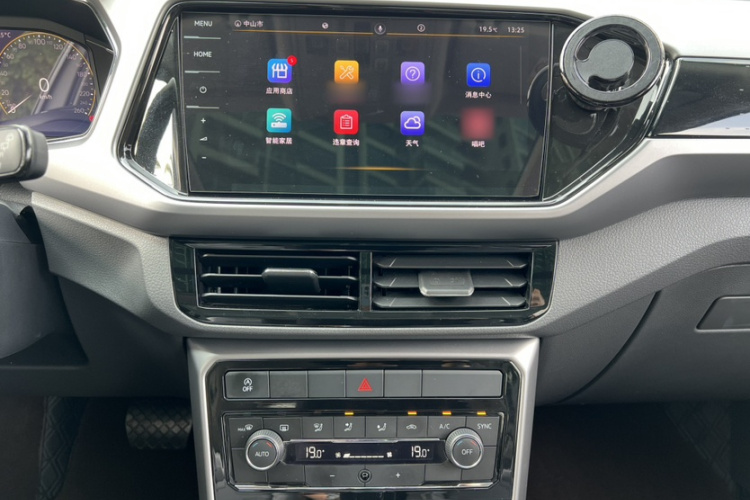 Volkswagen T-Cross 2021 #27 Volkswagen T-Cross 2021 car image #27