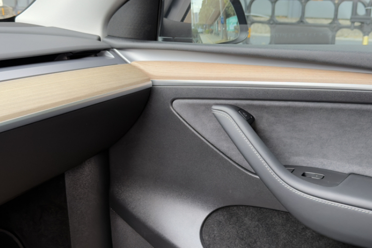 Tesla Model Y 2023 car image #27