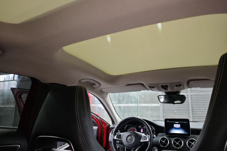 Mercedes-Benz GLA Class 2020 car image #27