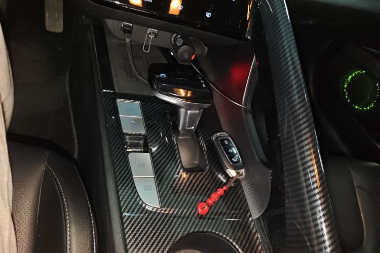 Hyundai Elantra 2020 immagine di auto #27