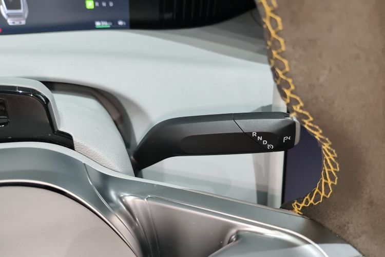 Avatr 11 2023 car image #27