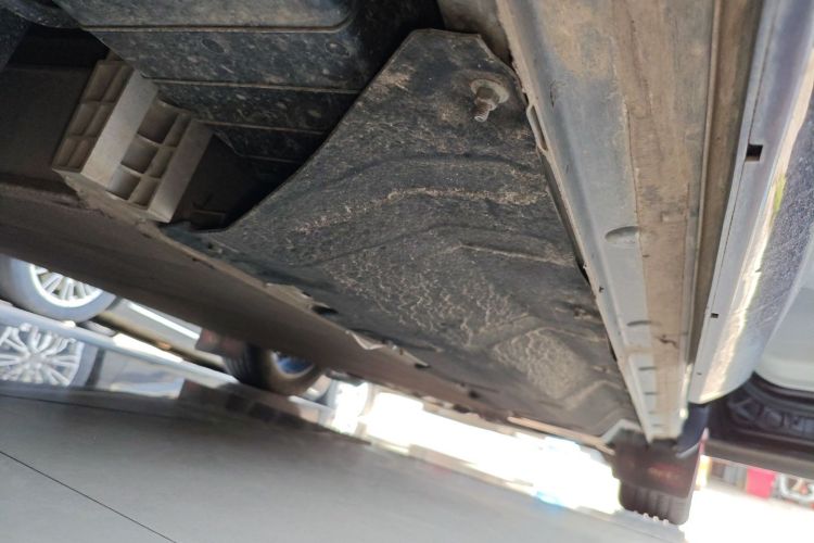 Forthing V9 2024 immagine di auto #27