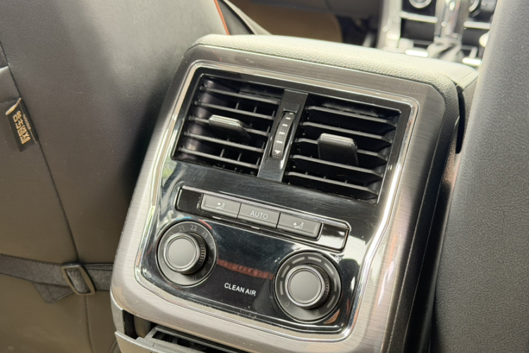 Volkswagen Passat 2018 car image #27