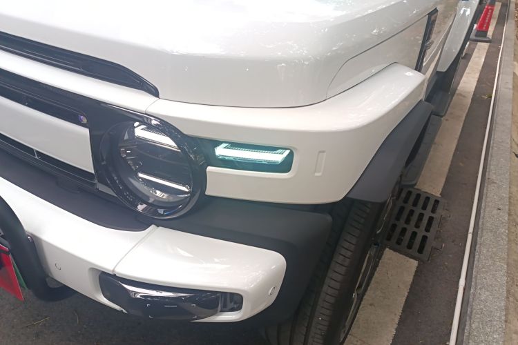 2025 car image #27