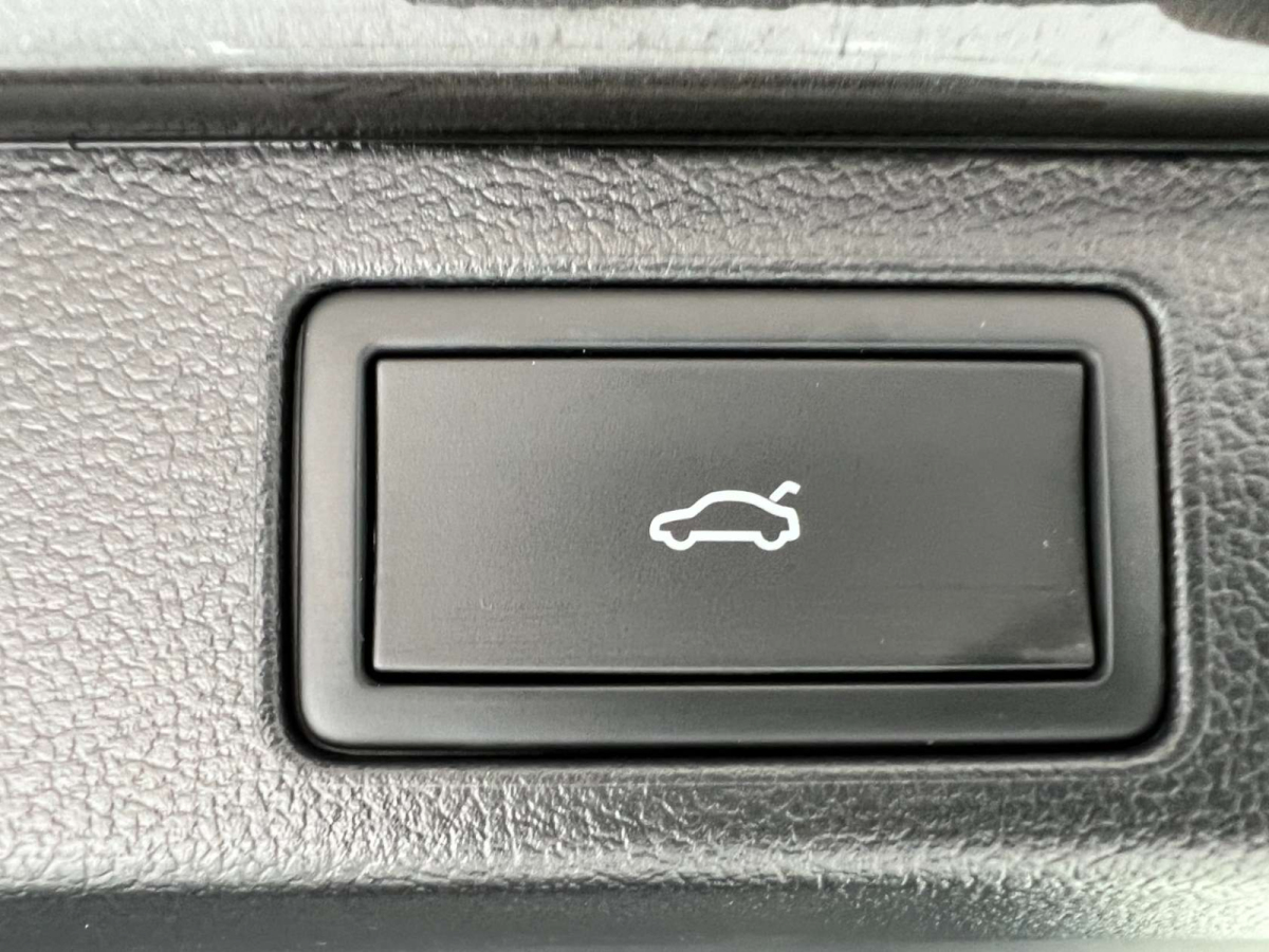 Volkswagen Tavendor 2023 car image #27