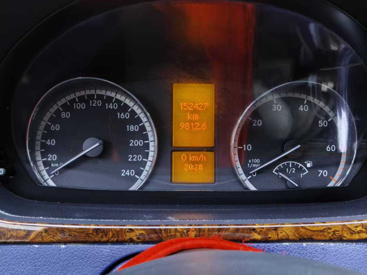 Mercedes-Benz Viano (Imported) 2012 immagine di auto #27