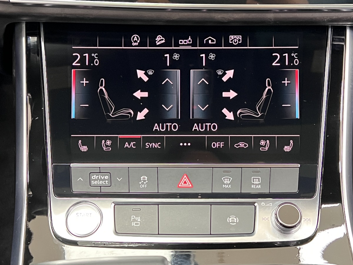 Audi RS Q8 2020 car image #27