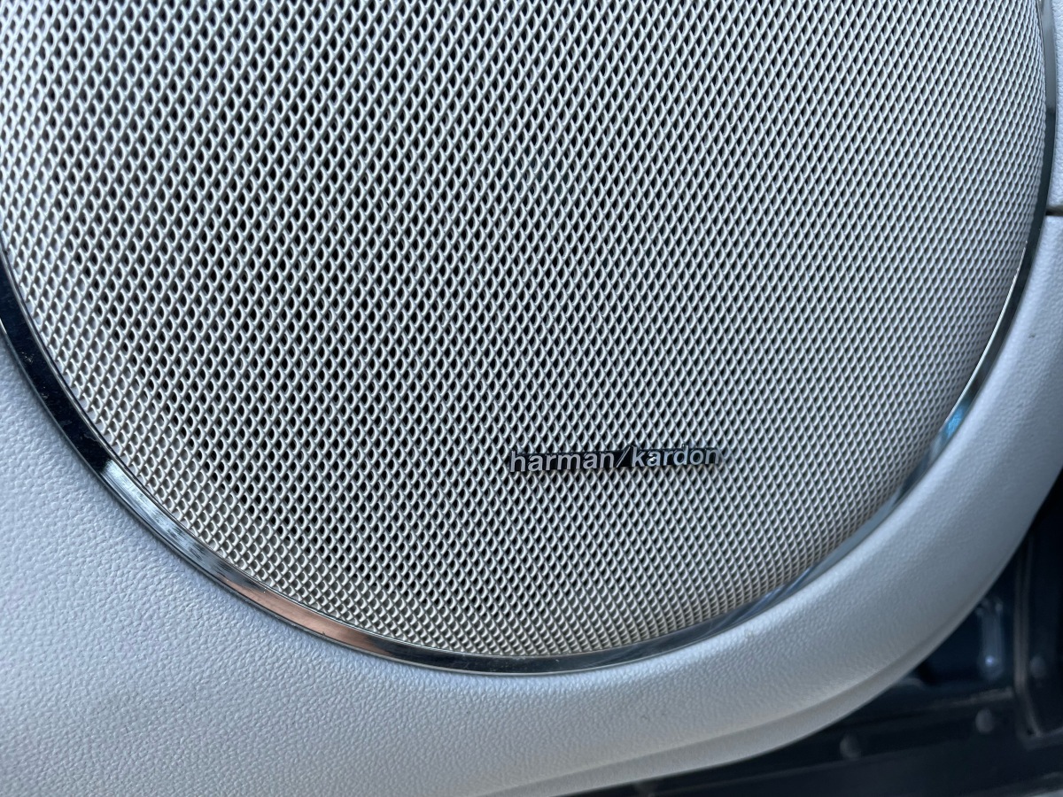 Mercedes-Benz GL Class 2010 car image #27