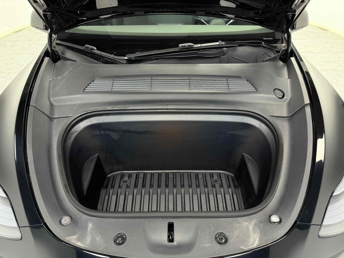 Tesla Model Y 2023 car image #27