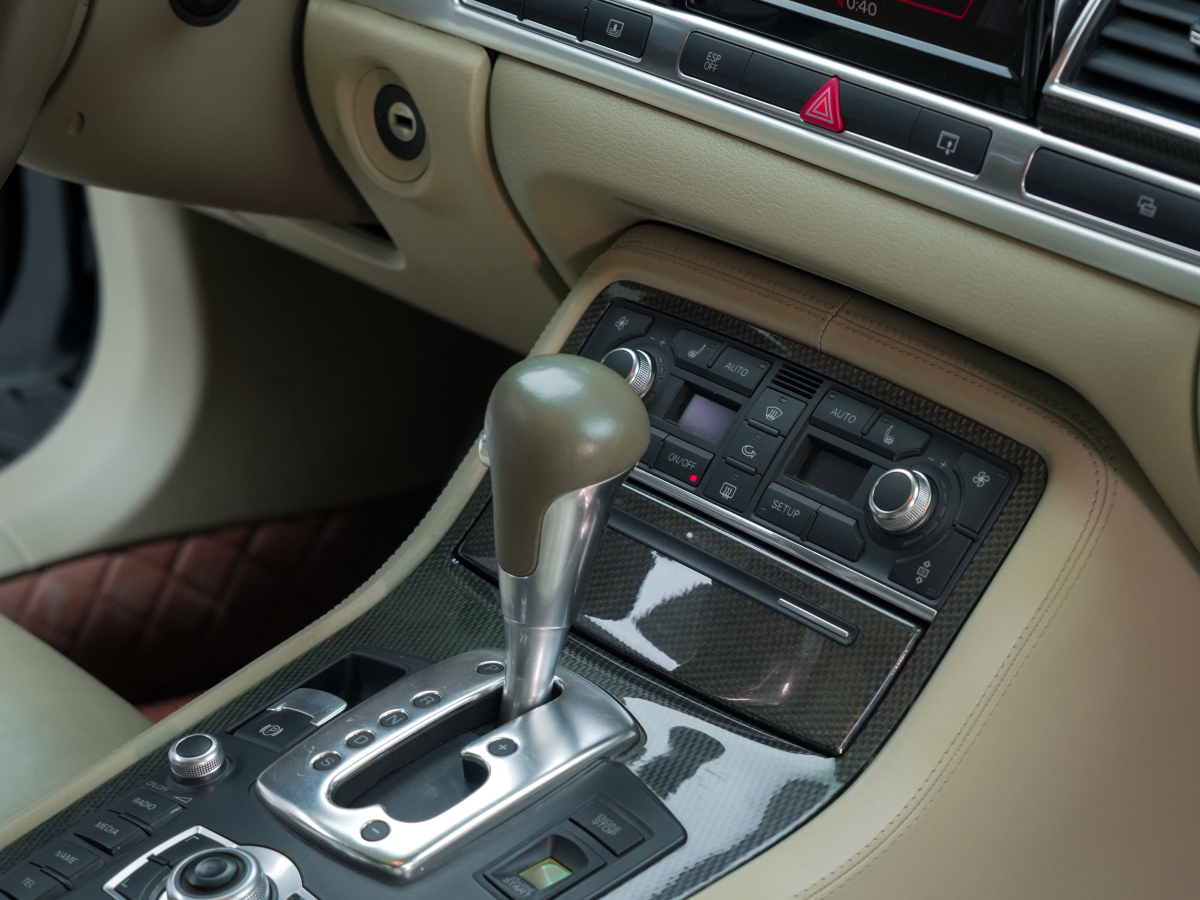 Audi S8 2009 car image #27