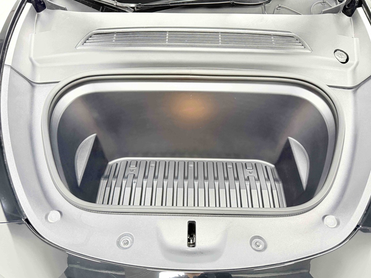 Tesla Model Y 2023 #27 Tesla Model Y 2023 car image #27