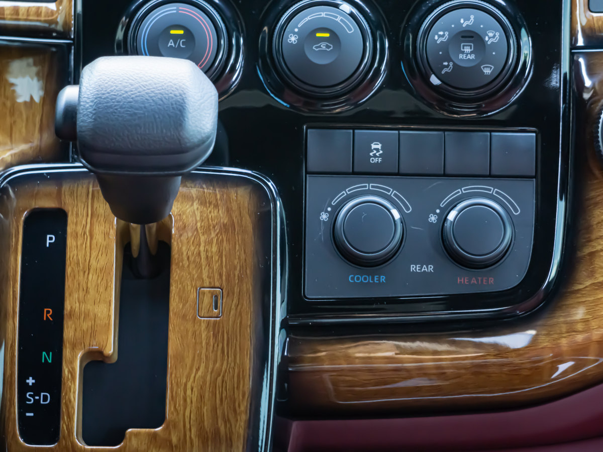 Toyota Hiace 2024 car image #27