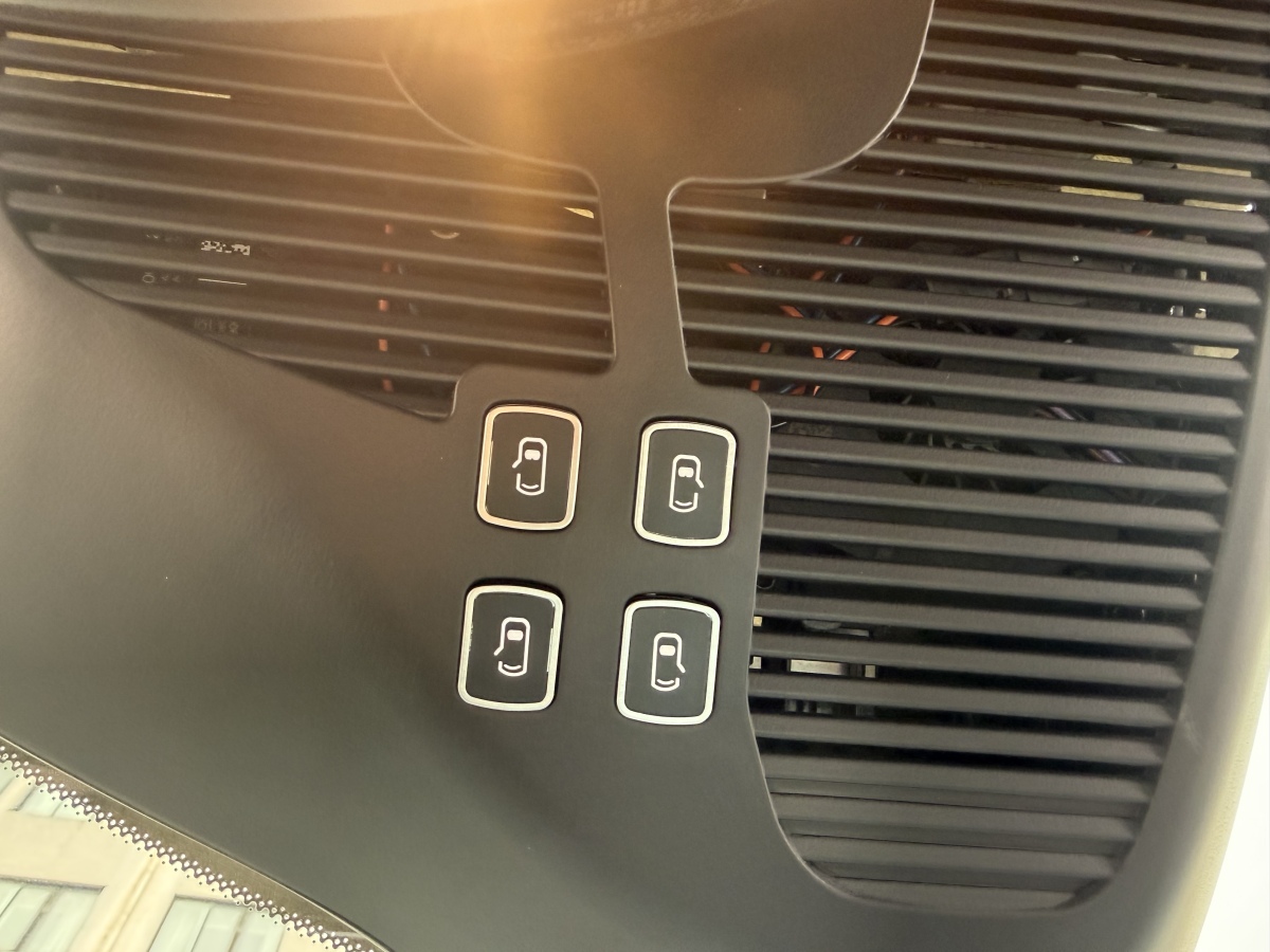 Mercedes-Benz Maybach S Class 2023 car image #27