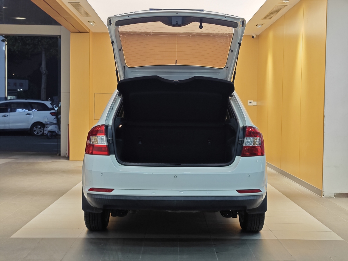 Skoda Rapid Spaceback 2019 car image #27