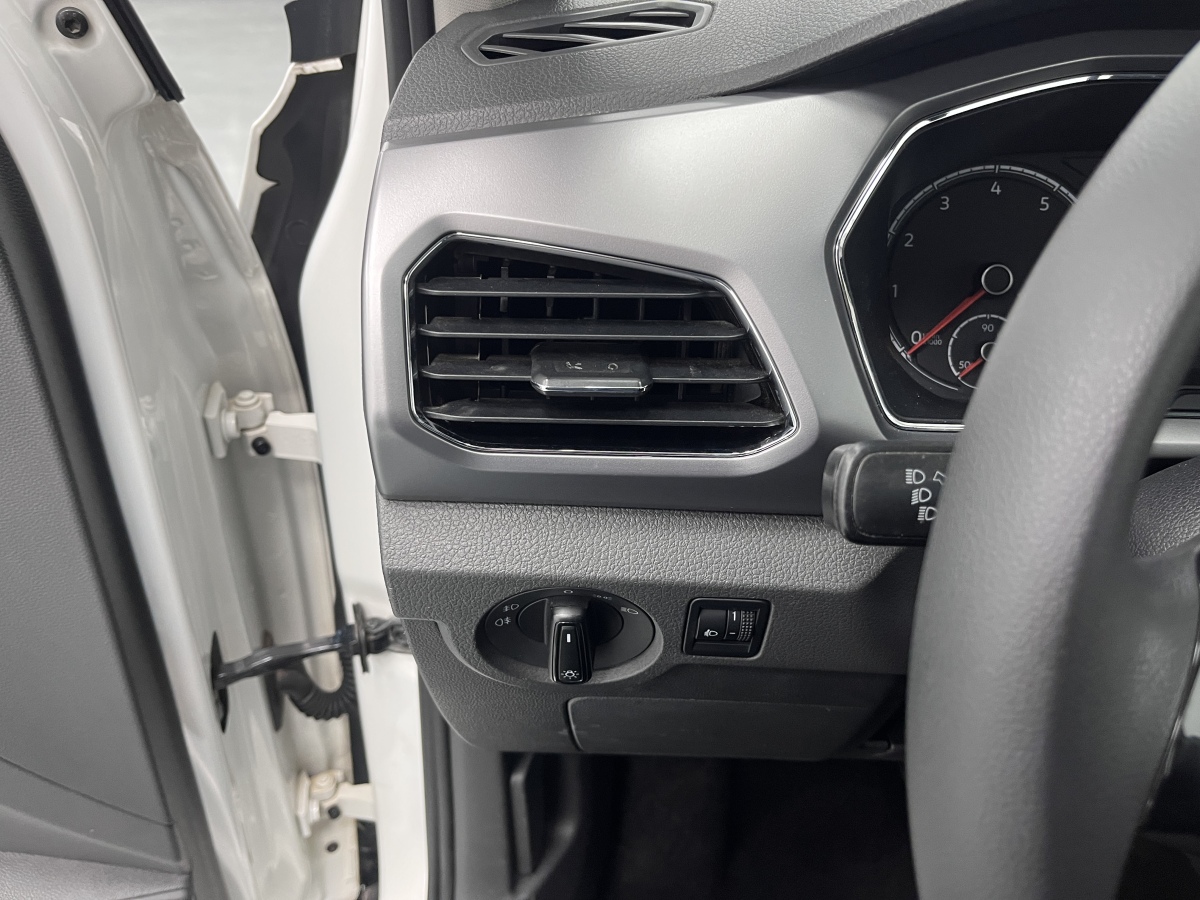 Volkswagen T-Cross 2019 car image #27