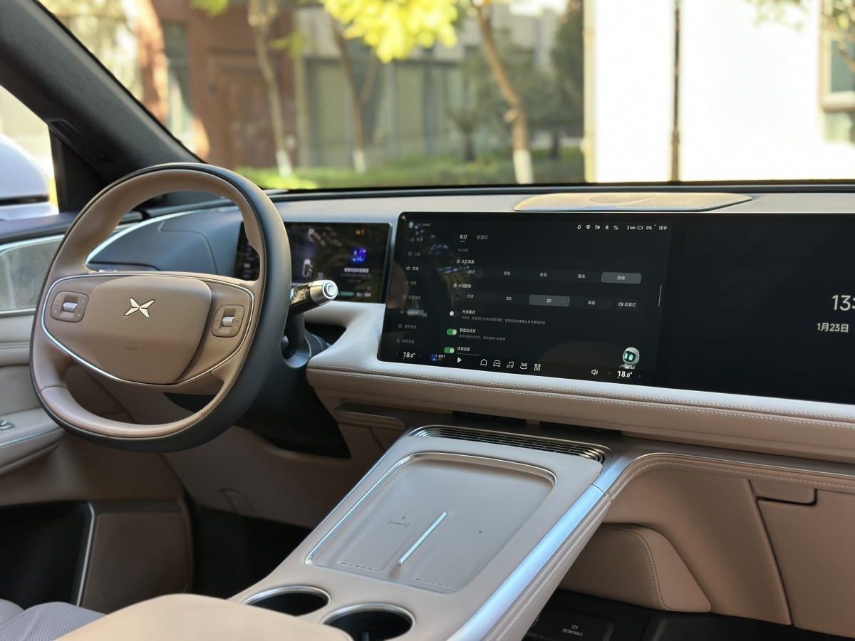 Xpeng G9 2025 imagem de carro #27