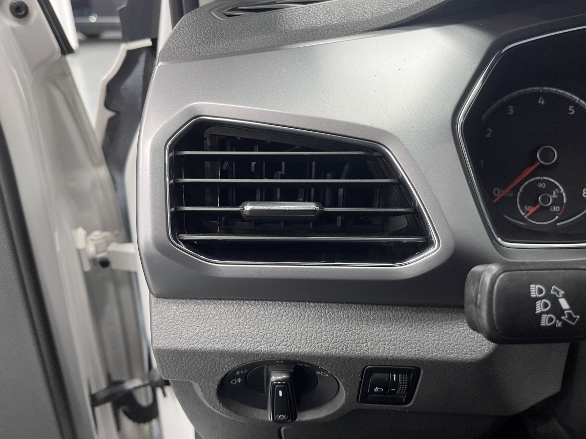 Volkswagen T-Cross 2019 car image #27