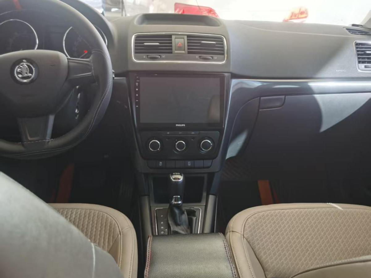 Skoda Yeti 2015 car image #27