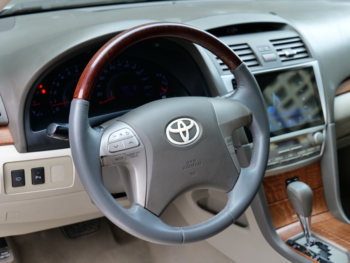 Toyota 2011 #27 Toyota 2011 car image #27