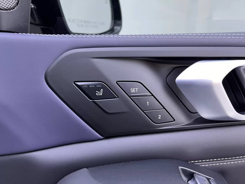 BMW X7 M60i 2022 #27 BMW X7 M60i 2022 car image #27