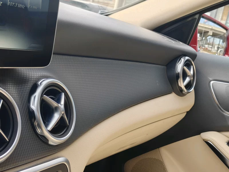 Mercedes-Benz GLA Class 2017 car image #27