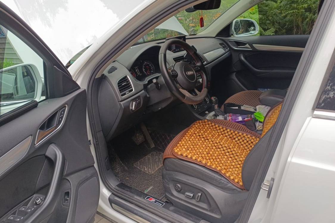 Audi Q3 2016 car image #25