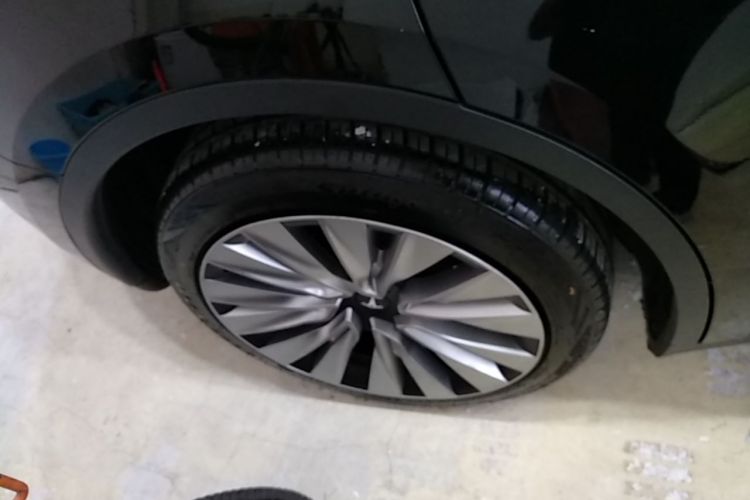 Tesla Model Y 2024 car image #10