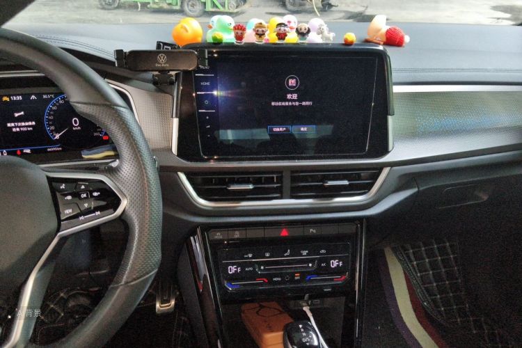 Volkswagen T-Roc 2023 car image #14