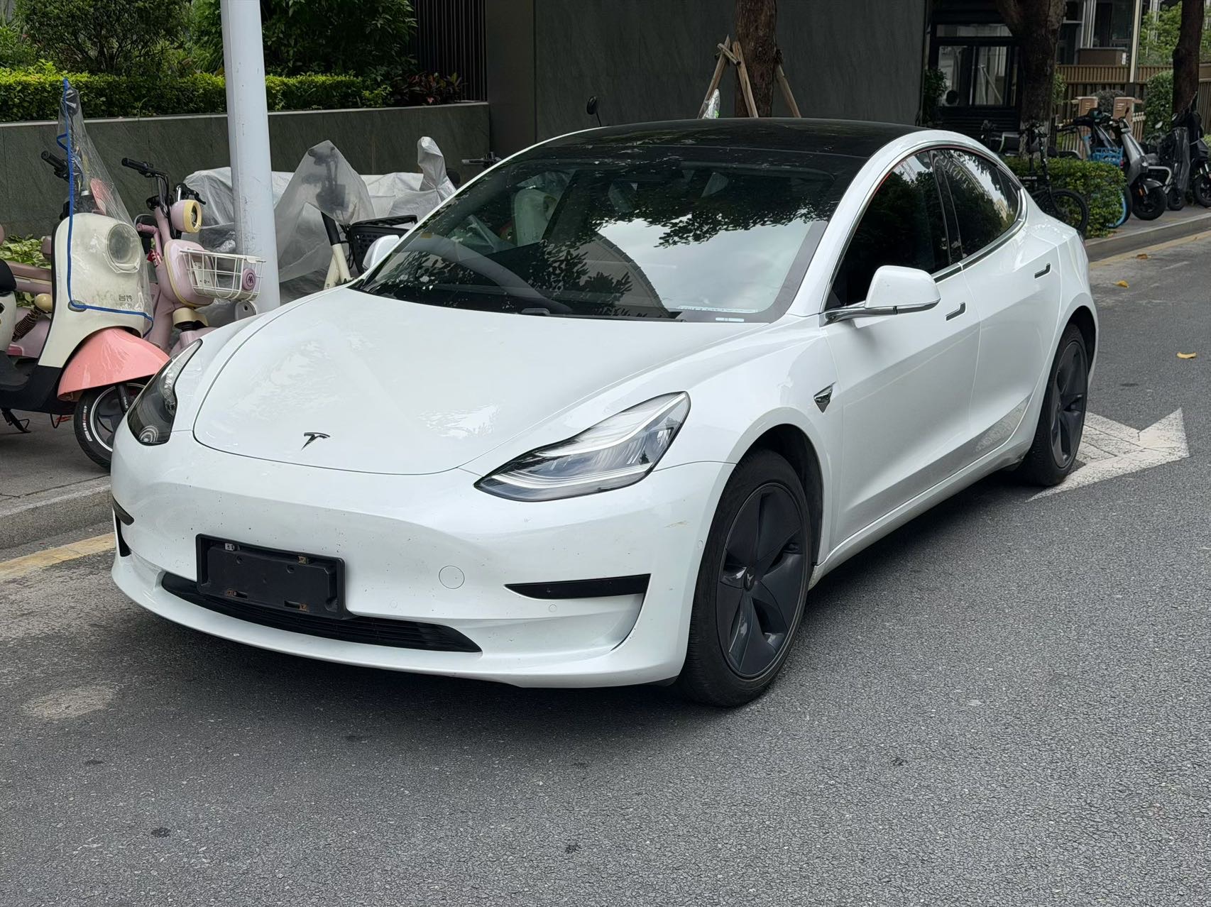 Tesla Model 3 2020 car image 