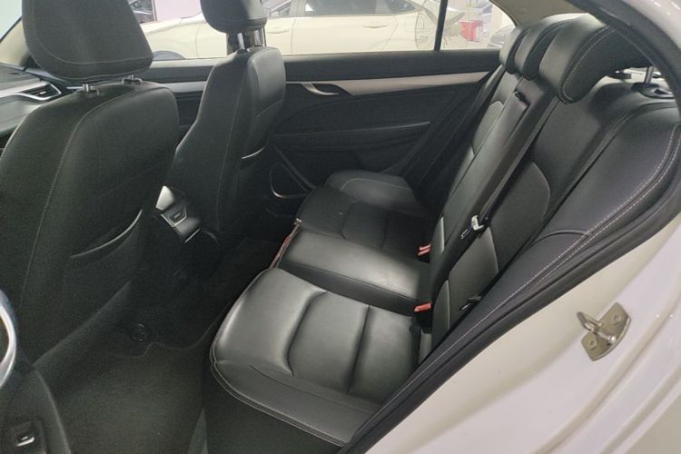 GEELY Emgrand 2019 car image #17