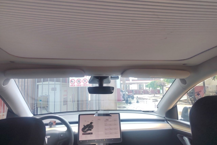 Tesla Model Y 2021 #20 Tesla Model Y 2021 car image #20