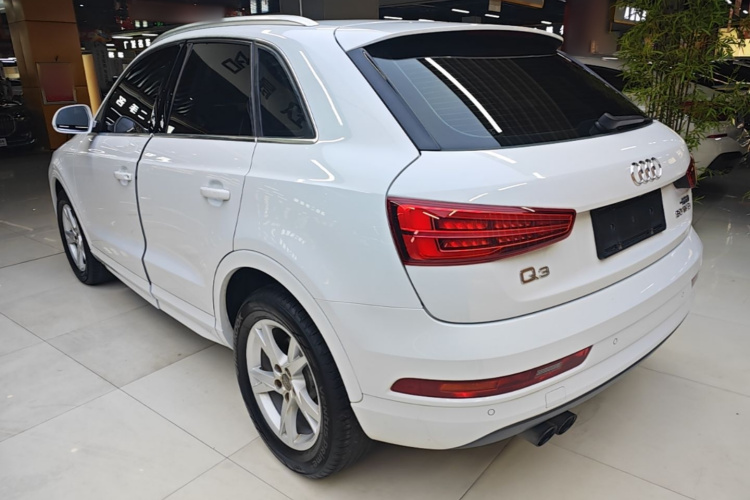 Audi Q3 2018 car image #7