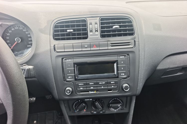 Volkswagen Polo 2016 #18 Volkswagen Polo 2016 car image #18