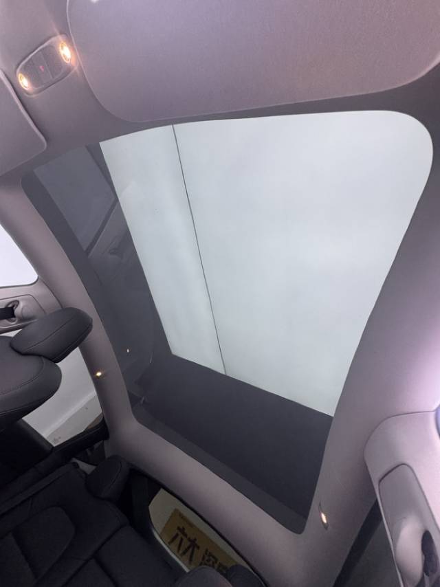 Tesla Model Y 2022 car image #6