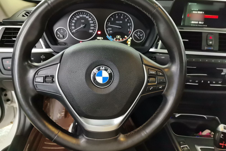 BMW 3 Series 2018 #16 BMW 3 Series 2018 car image #16